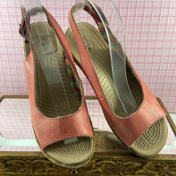 CROCS wedge sandals. - Picture 12 of 14